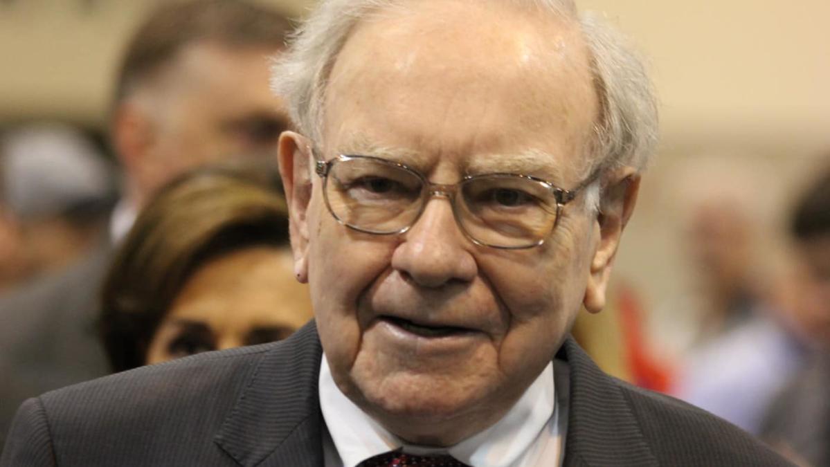 At 207%, the Warren Buffett indicator says the stock market could crash!