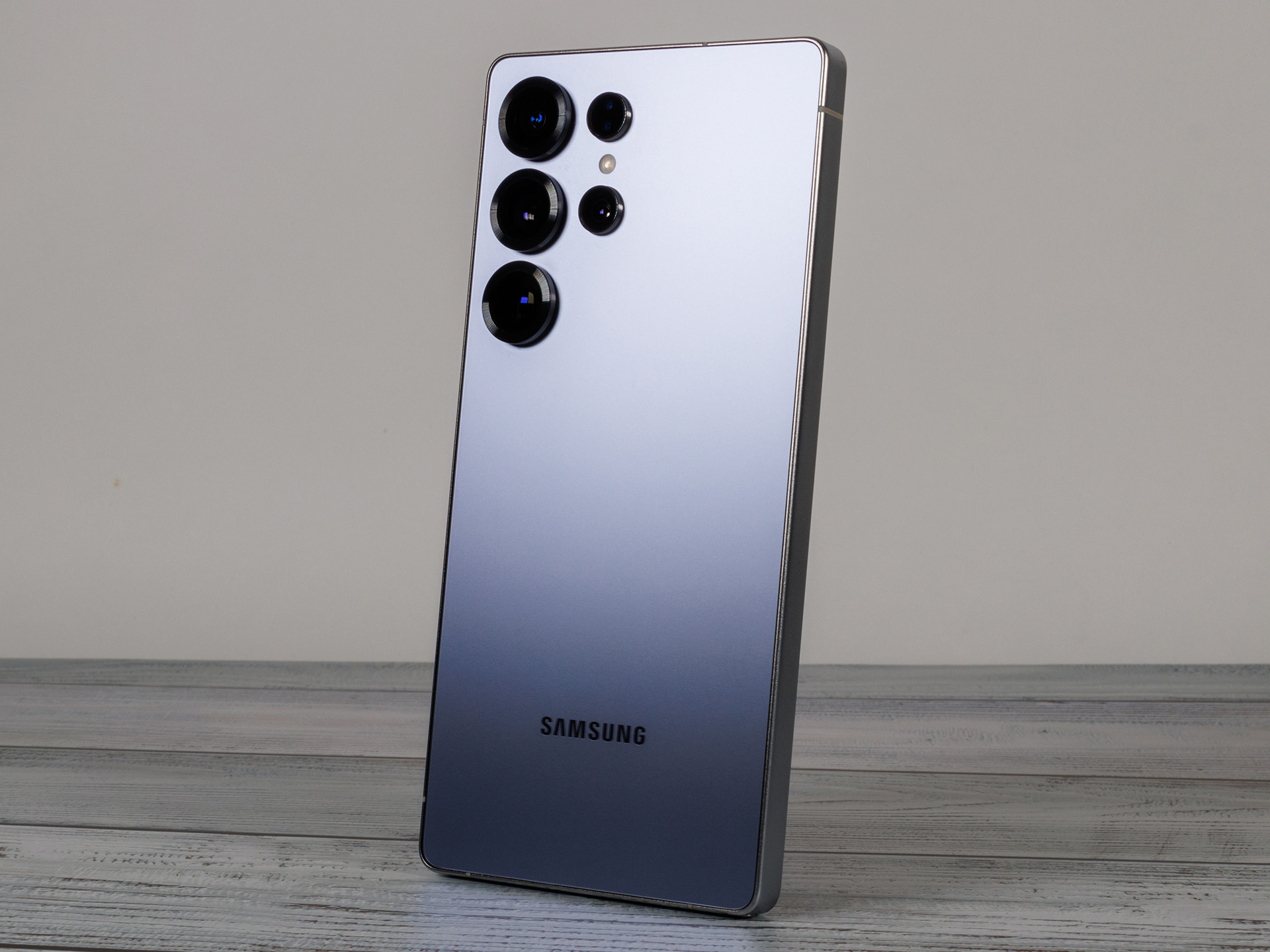 Samsung Galaxy S25 Ultra out-sells Xiaomi 15 Ultra in new report