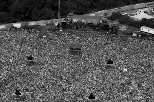 Grateful Dead Fans Are Alive and Rockin' Round Raceway More than 125,000 rock fans-from down the road and across the nation-jam Englishtown's Raceway in Old Bridge, N. J., for concert featuring the Grateful Dead. Beer, booze and joints were the order of the day for the mellow, jovial crowd. Early arrivals lined up outside crowded liquor stores, while scalpers hawked $10 tickets for $20. Roads leading to the raceway were clogged for miles, a 15,000-car parking lot was filled four hours before the music started, the concert grounds were more mud than grass but Dead fans, who traveled from as far as New Mexico and California to hear their idol group, didn't seem to mind.(Photo By: Harry Hamburg/NY Daily News via Getty Images)