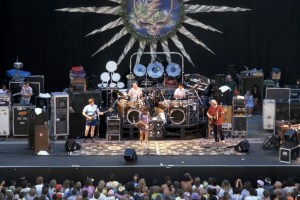 BERKELEY, UNITED STATES - JUNE 21: The Grateful Dead performing at the Greek Theater in Berkeley on June 21, 1986. (Photo by Clayton Call/Redferns)