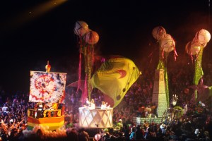 Atmosphere as the Grateful Dead perform at Oakland Coliseum Arena on February 23, 1993 in Oakland, California. (Photo by Tim Mosenfelder/Getty Images)