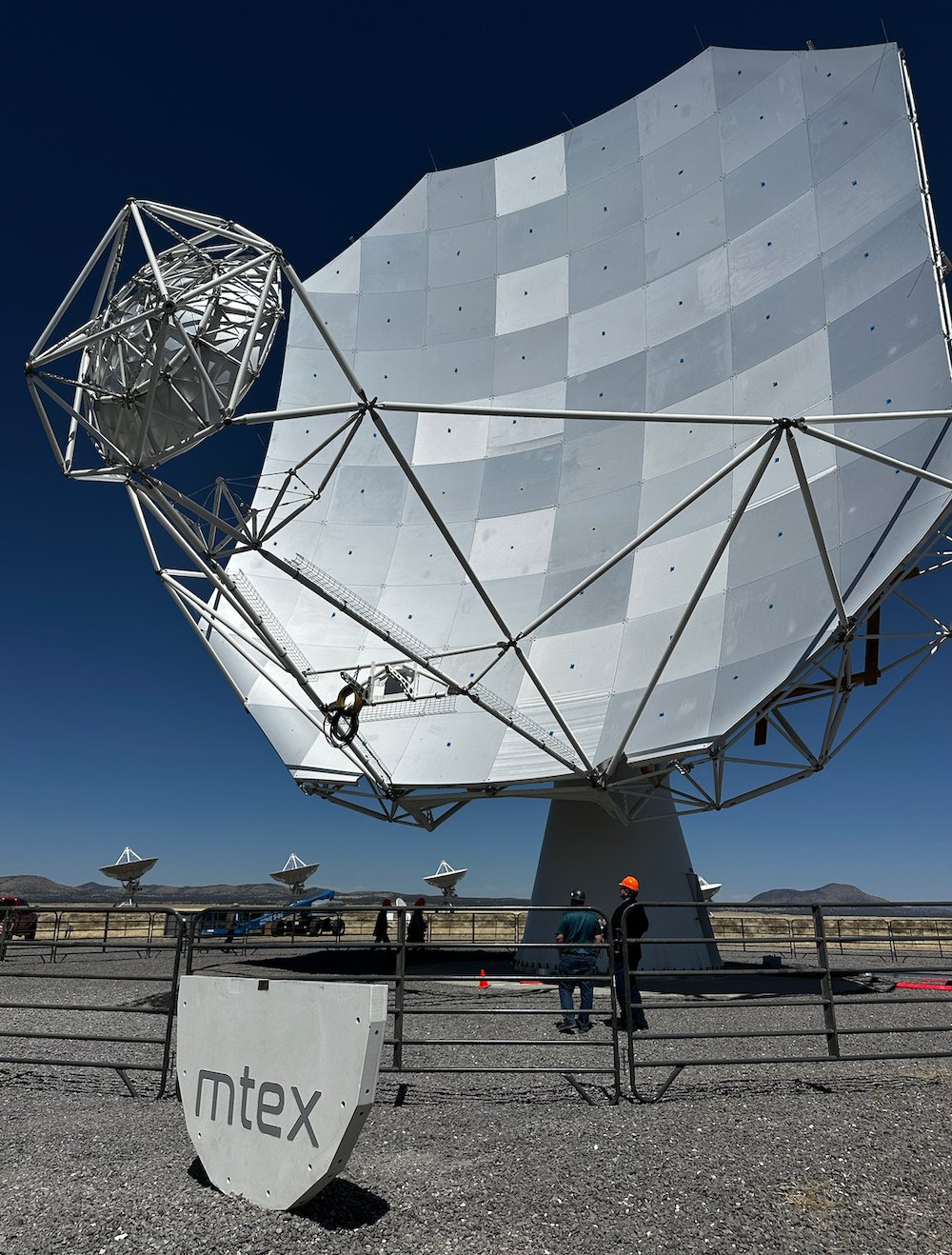 The ngVLA prototype antenna during the handover ceremony, with the older antennae in the background.