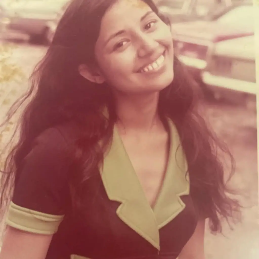 Senior PTV Actress Sajida Syed Shares Stunning Teenage Pictures