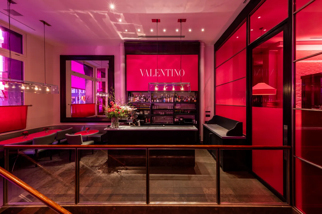 Valentino_Cafe_at_SARTIANO_s_at_The_Mercer_Hotel_Photo_Credit_Tommaso_Sacconi_.65e120b71fa40.png