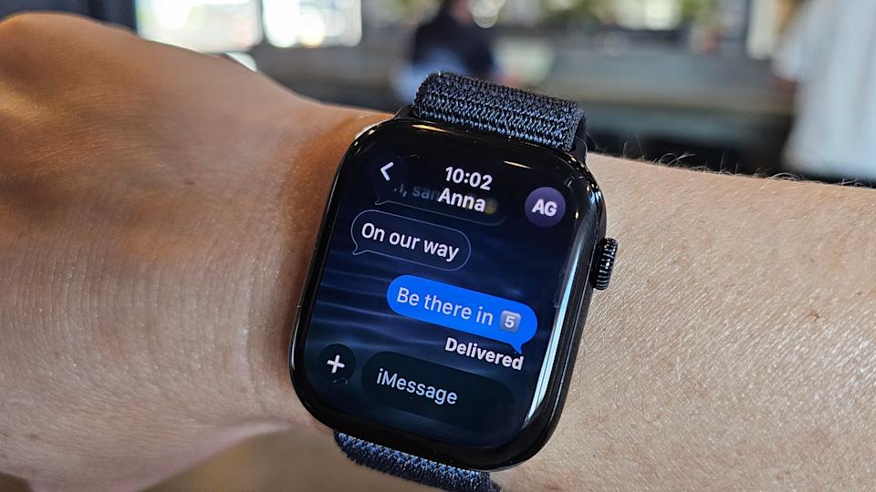 You can apply different backgrounds to your conversations in Messages