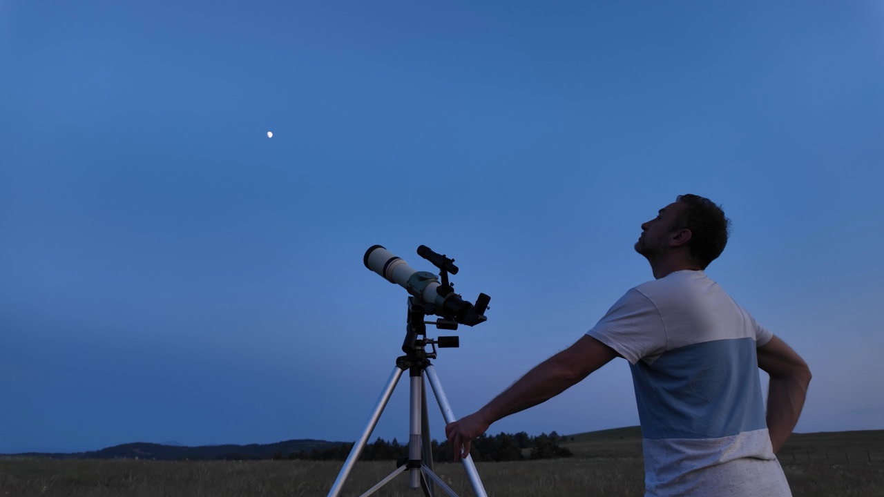 See Saturn and the moon in a stunning close encounter on Aug. 11