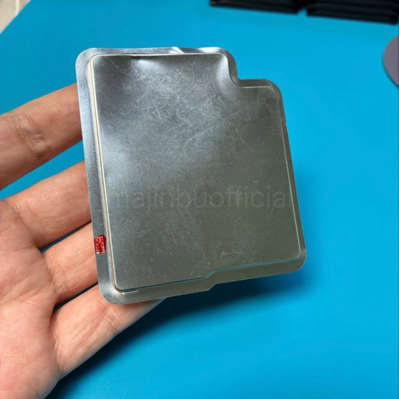 Iphone 17 air leaked battery image iPhone 17 Air leaked battery component