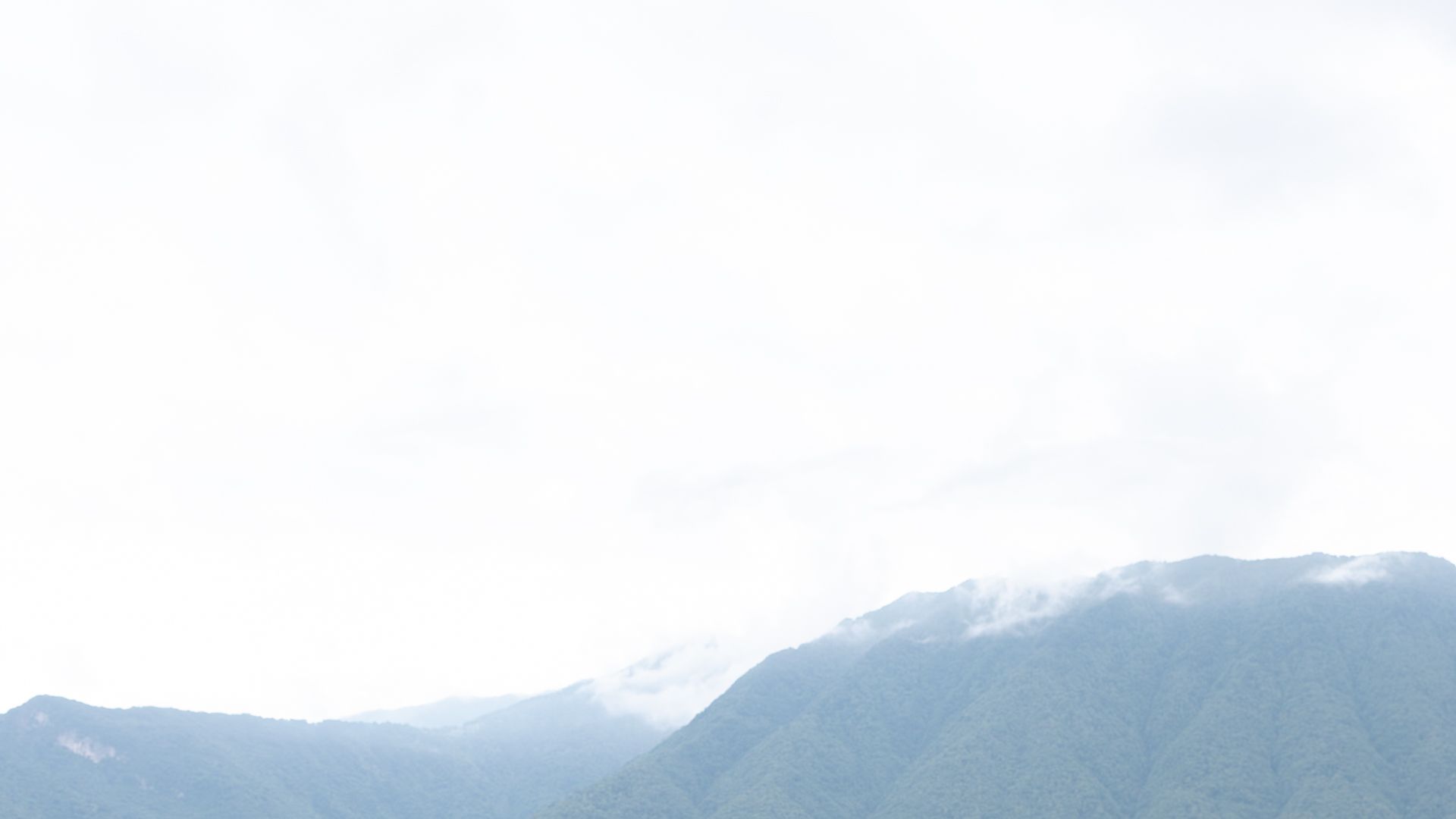 The Bride and Groom Hosted Just 9 Family Members for an Intimate Hindu Wedding in Lake Como