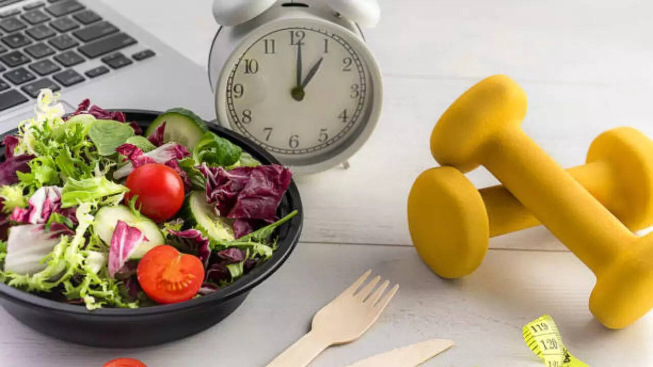 Image credits: Getty Images People who ate for less than 8 hours a day had 135% higher chances of cardiovascular mortality