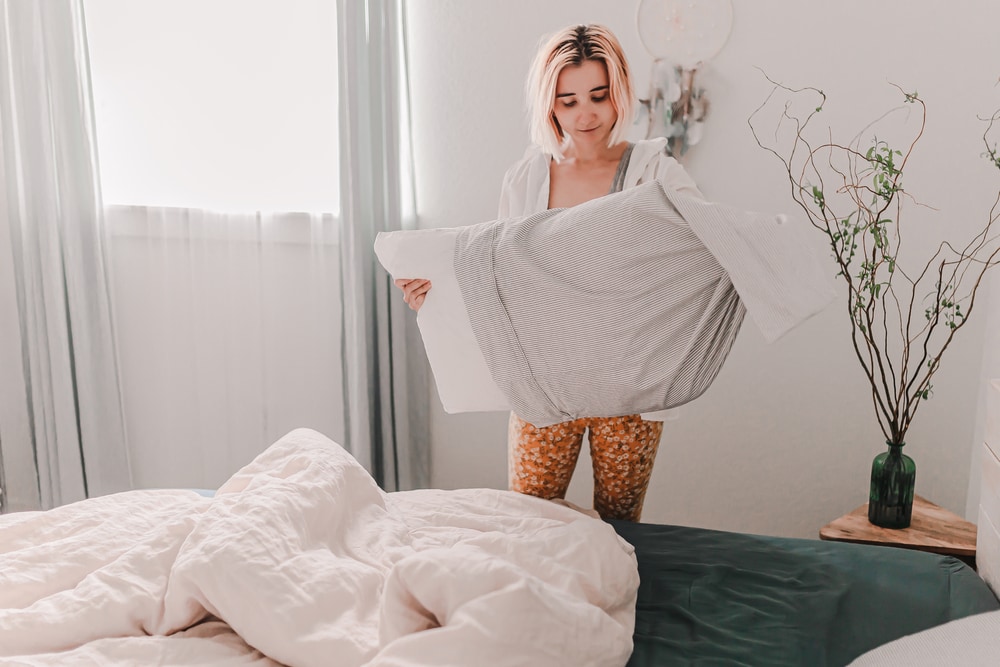 Change your pillow cover to reduce skin discomfort.(Shutterstock)