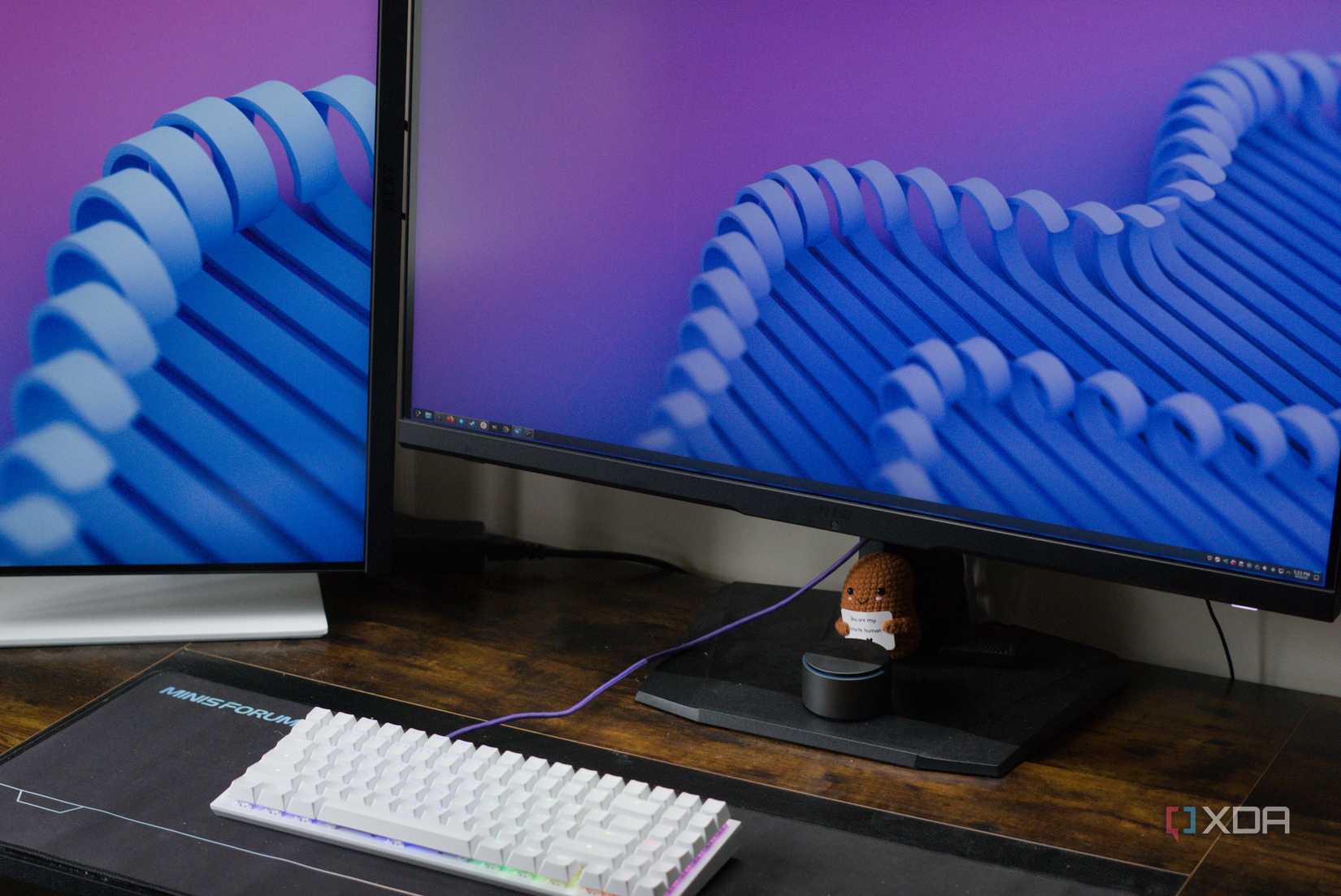 Rich Edmonds Desk 2025 after monitor hub