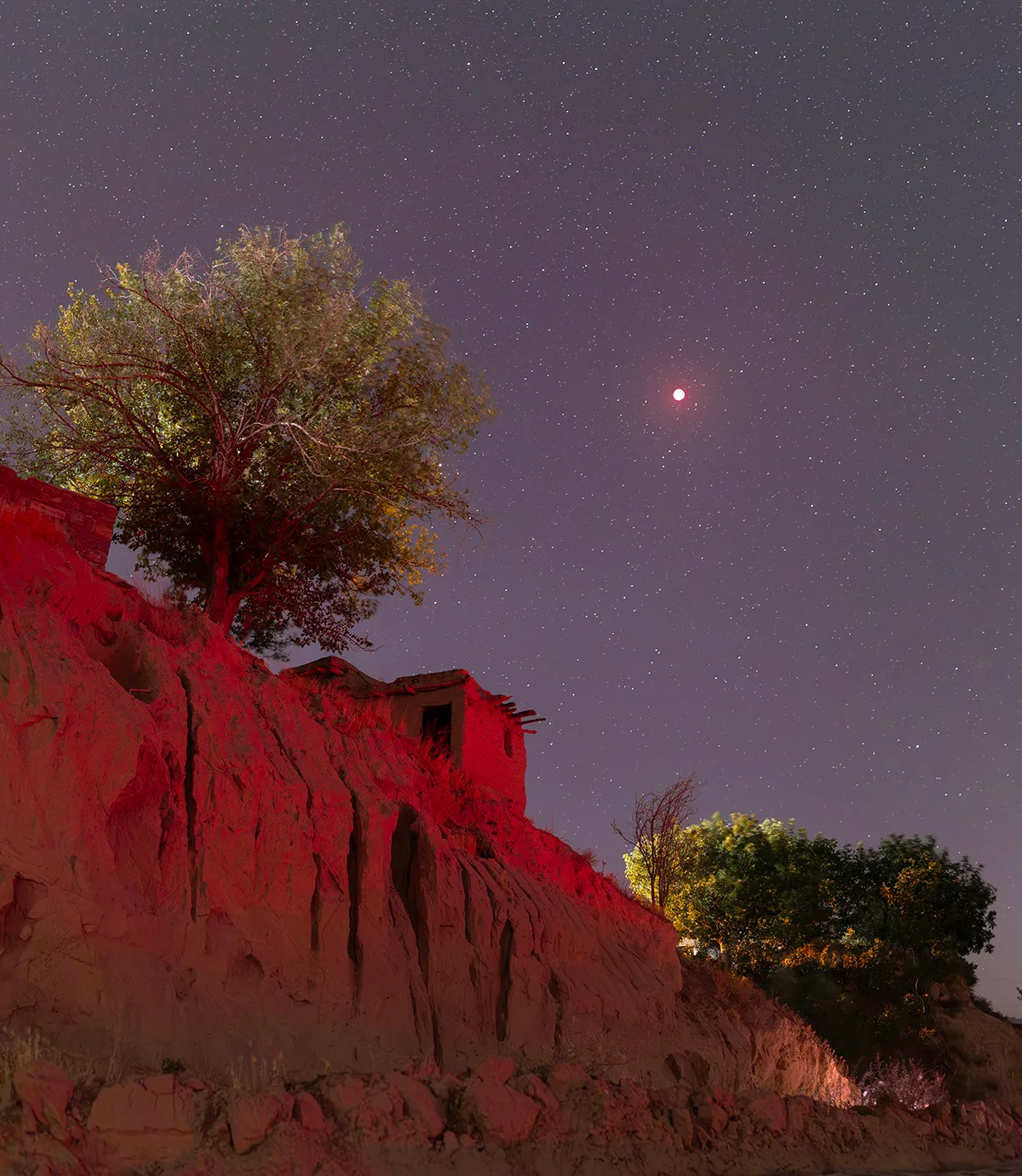 Total lunar eclipse, 7 September 2025, captured by Hossein Nasri, Ahmadabad, Razavi Khorasan, Iran. Equipment: Canon EOS 6D DSLR modified camera, 24-70mm lens @24mm. Exposure: f/2.8, ISO 2500, 20 seconds