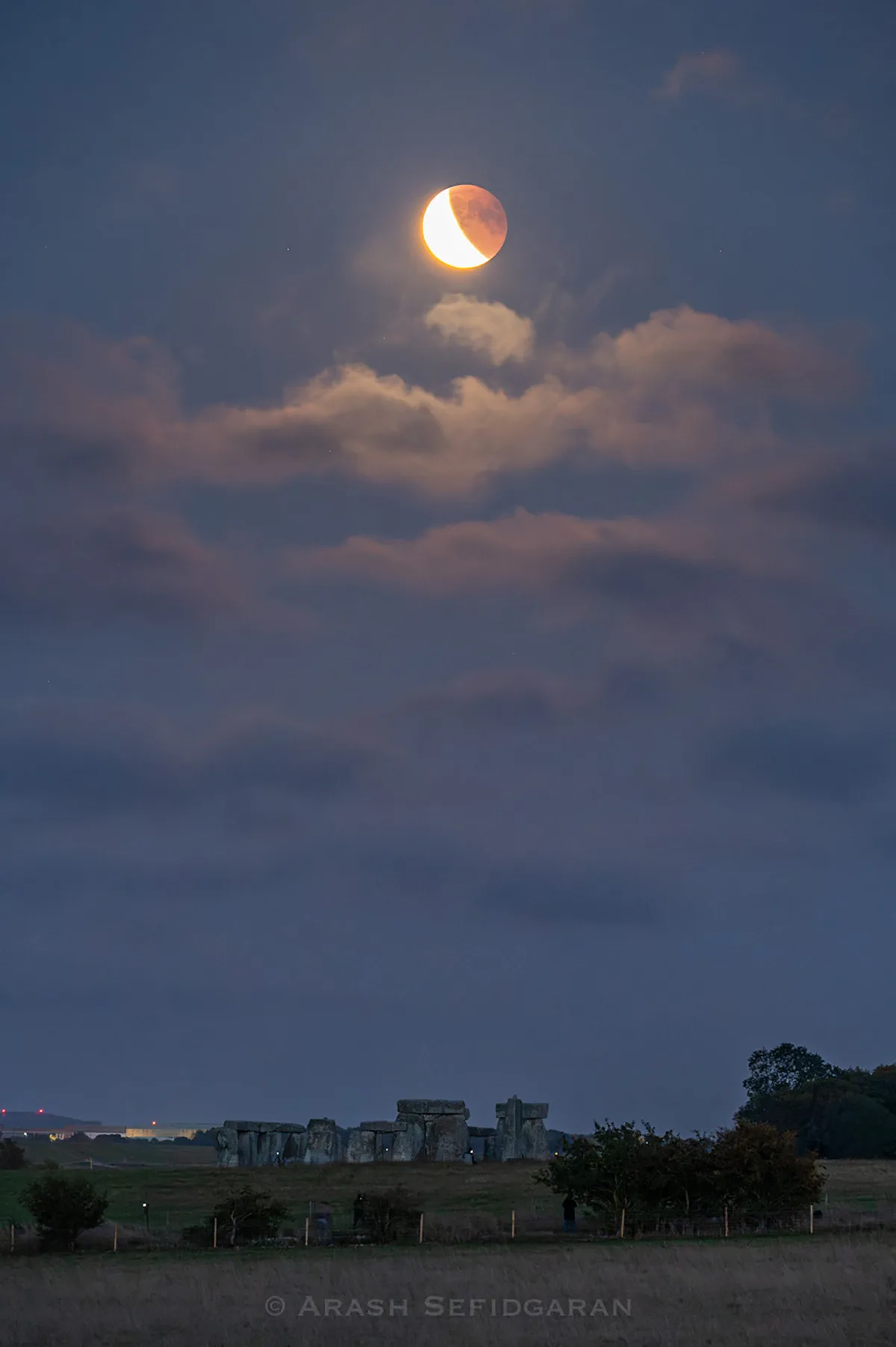 Total lunar eclipse, 7 September 2025, captured by Arash Sefidgaran, Stonehenge, UK. Equipment: Nikon Z6II camera, Sigma 150-600mm lens @ 230mm, Sirui tripod. Exposure: f/7.1, ISO 3200, 1/4 seconds, ISO 3200. Software: Lightroom