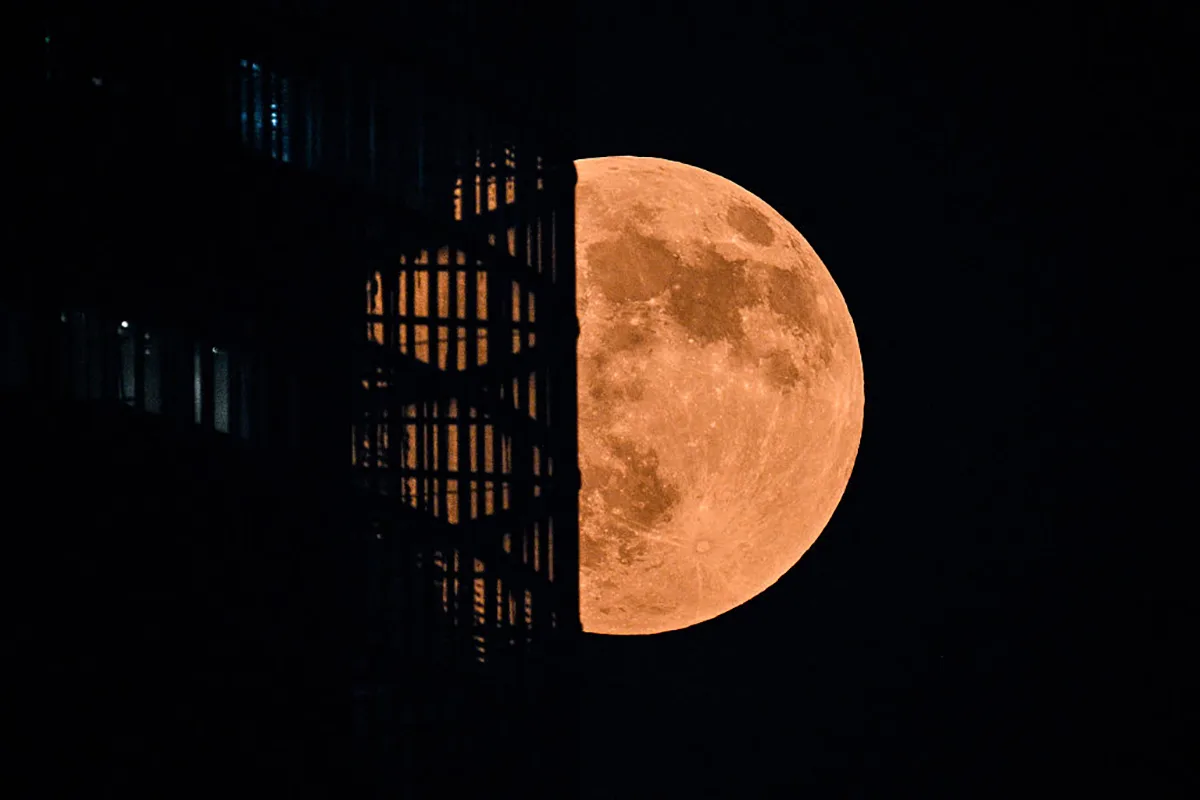 Total lunar eclipse, 7 September 2025 over skyscrapers in the financial district of Lujiazui in Shanghai, China. Photo by HECTOR RETAMAL/AFP via Getty Images