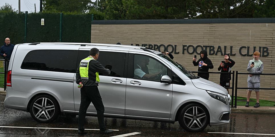 Transfer Deadline Day LIVE: Liverpool agree £35m Marc Guehi deal, £21.7m Man United signing flies in on private jet, Chelsea to secure £92.5m double exit + Muani and Elliott news