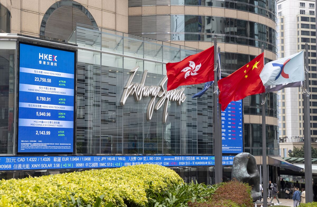 Hong Kong Stock ETFs Get Record China Money on AI, Biotech Craze