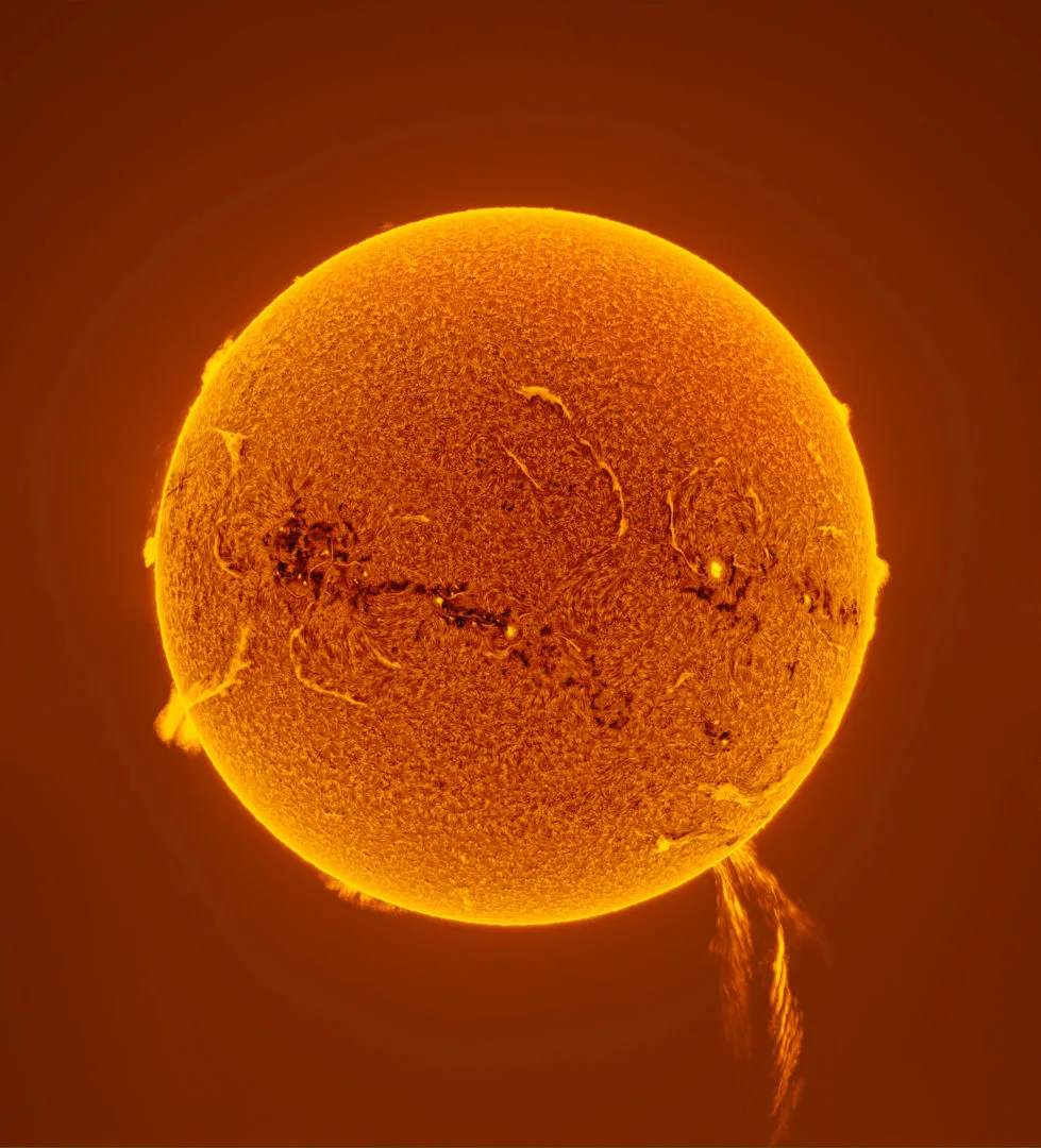 500,000 km Solar Prominence Eruption © PengFei Chou (China). Highly commended, Our Sun. Equipment: Lunt LS60T telescope, Lunt B1200 filter, Proxisky UMI17R mount, ToupTek ATR428M camera, 500 mm f/7. Location: Eastern New District, Xinxing County, Guangdong province, China, 7 November 2024