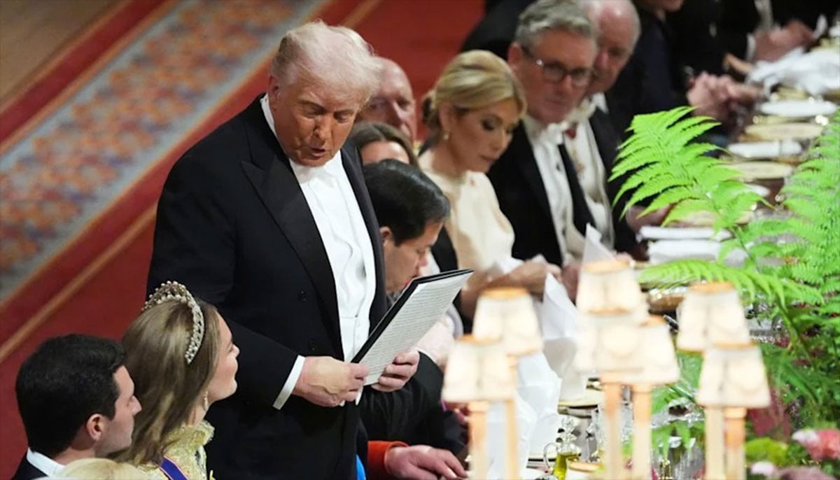 Kate sees chivalry firsthand as Trump tucks in her chair at Banquet