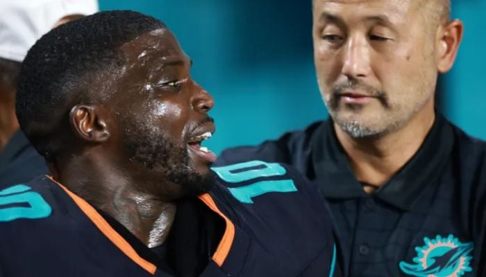 The injury occurred with 13:12 remaining in the third quarter after Hill caught a 10-yard pass