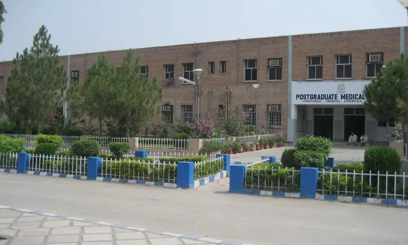 No end to Hayatabad Medical Complex visitors’ misery as medics continue strike – Pakistan