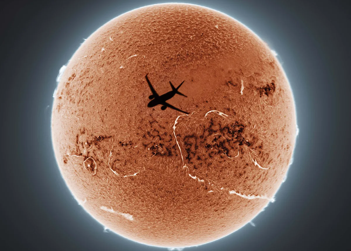 Instant and Eternal © Zhang Yanguang (China). Highly commended, People and Space. Equipment: Takahashi Teegul 60 telescope, Coronado SolarMax60 double stacked, Takahashi 90S mount, Player One Astronomy Neptune-M camera, 500 mm f/8.3. Location: Huli District, Xiamen, Fujian, China, 4 January 2025