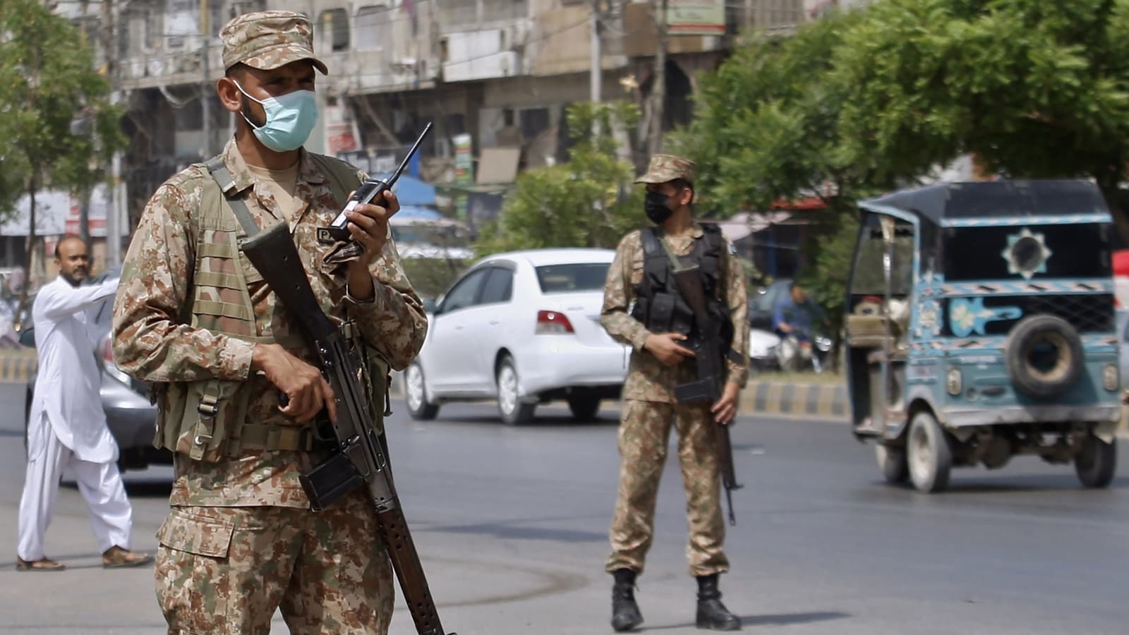 5 militants killed after attacking paramilitary force headquarters in Pakistan | World News