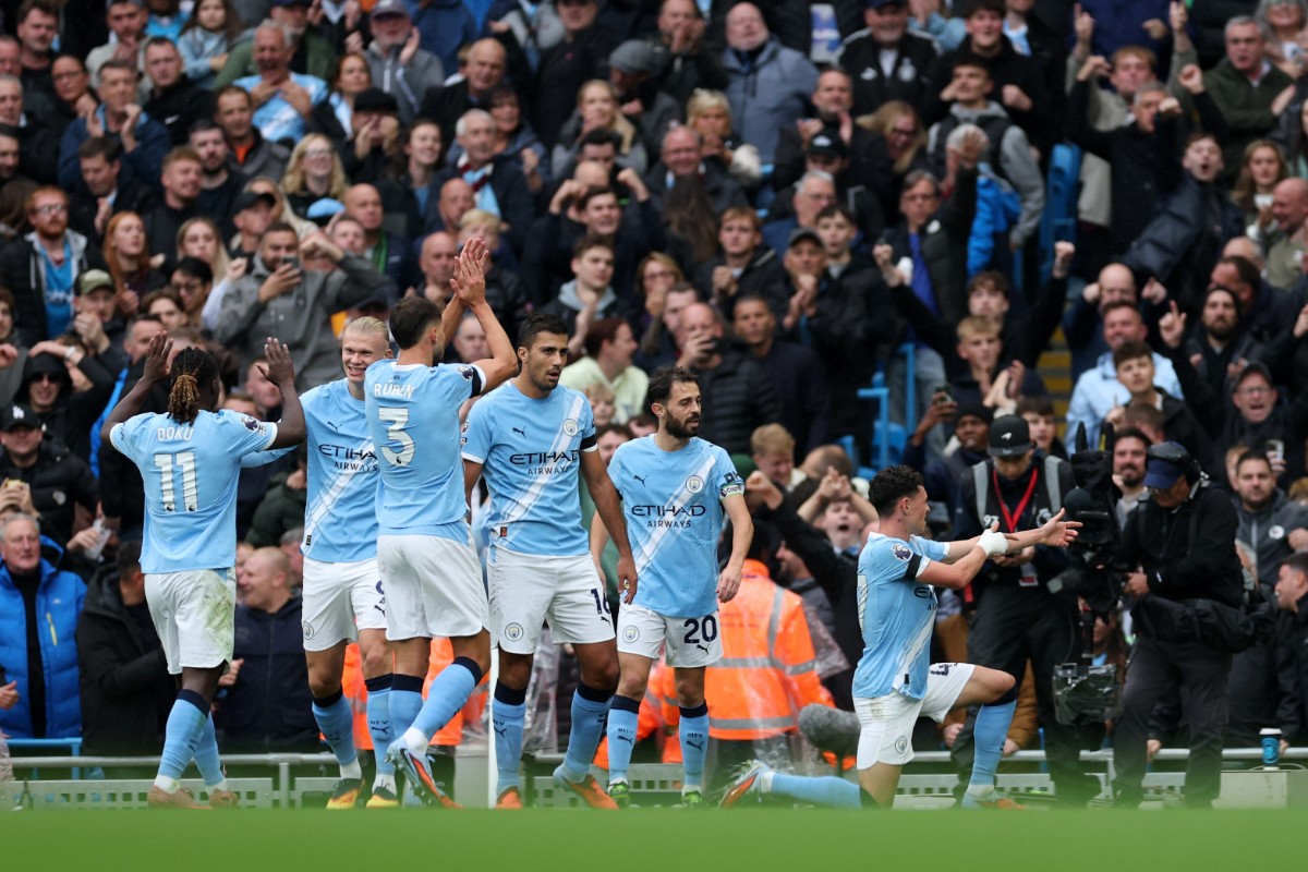 Manchester City 3 Manchester United 0: Manchester City return to winning ways in style in the Manchester derby