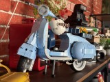 iPhone Air: 2x (f/1.6, ISO 50, 1/68s)