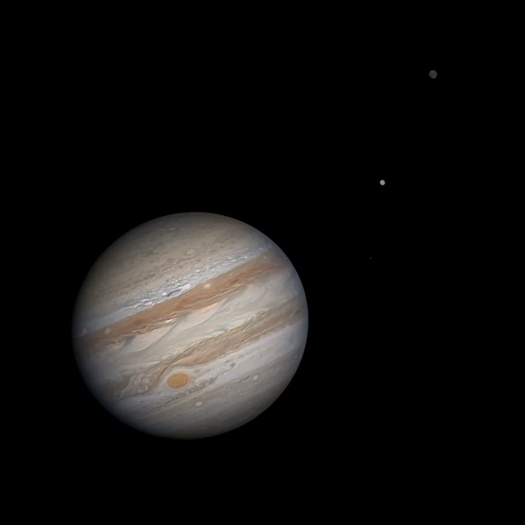 Satellites and Storms © Tom Williams (UK). Runner-up, Planets, Comets and Asteroids. Equipment: Custom 600 mm (24 inch) Dobsonian Reflector, Player One Uranus-C (IMX585) camera, 10,500 mm f/17.5, several 10-millisecond exposures. Location: Trowbridge, Wiltshire, England, 16 February 2025