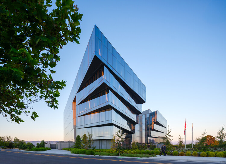 Healthpeak Properties Vantage Campus / Flad Architects - More Images