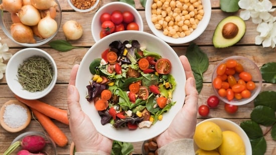 Fibre helps in maintaining gut motility.(Freepik) Fibre helps in maintaining gut motility.(Freepik)