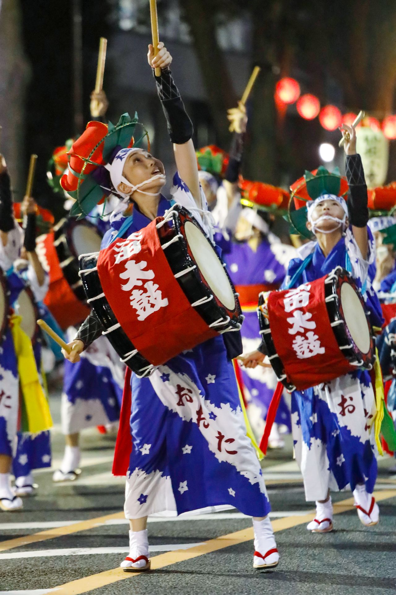 A grand parade celebrated the Guinness World Records award. (© Haga Library)