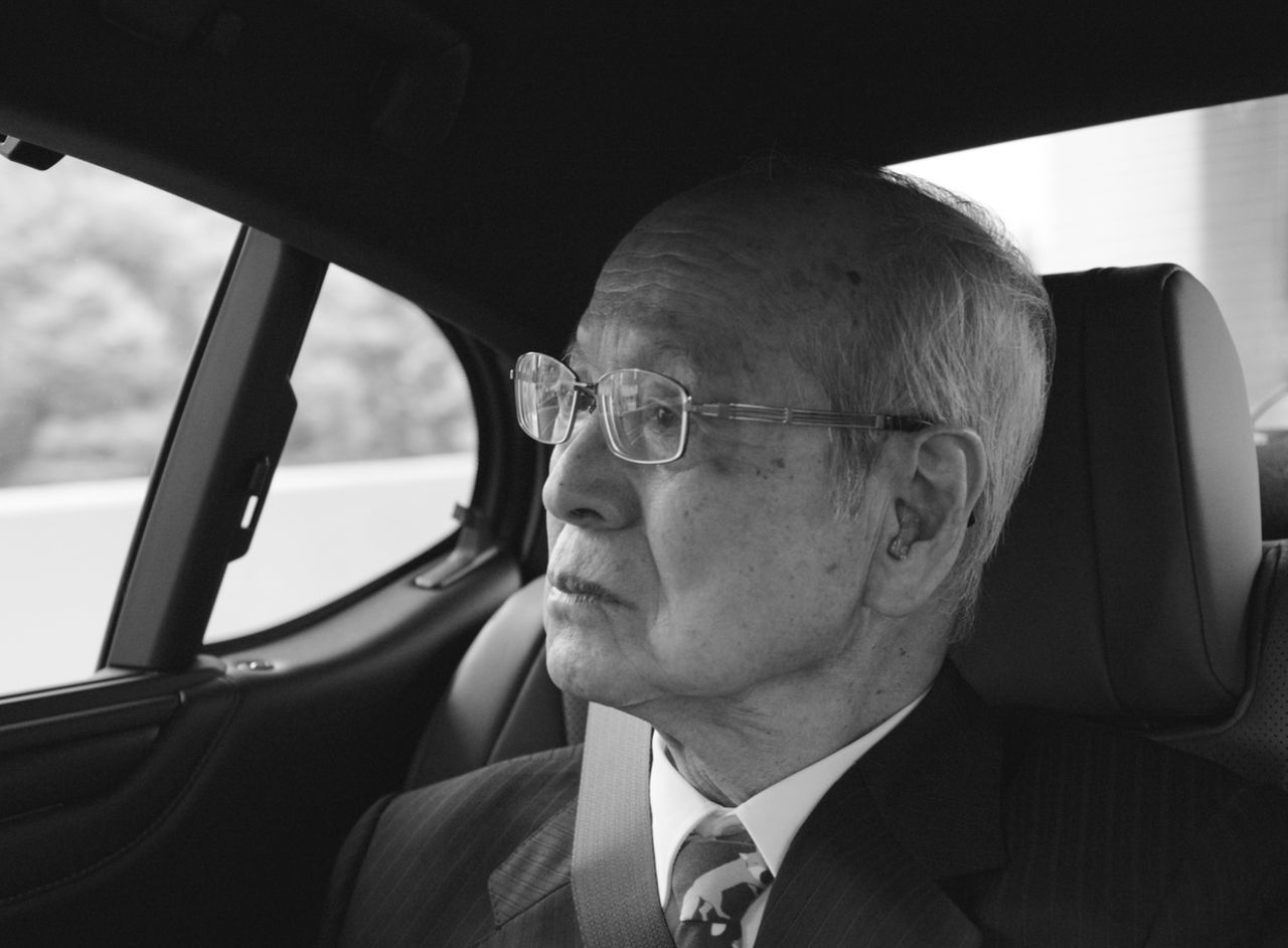 In Six Faces, Mansaku’s offstage moments are filmed in black and white. (© Mansaku no Kai)