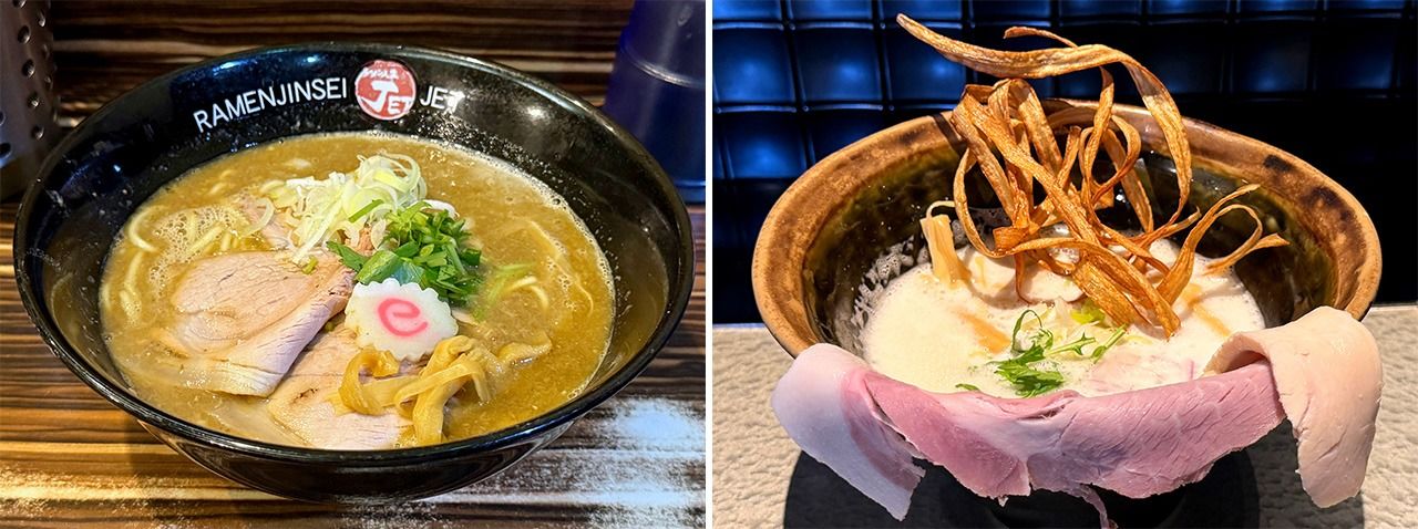 Torinikomi Soba from Ramen Jinsei Jet at left, and the Torisoba from Torisoba Zagin at right. (© Yamakawa Daisuke)