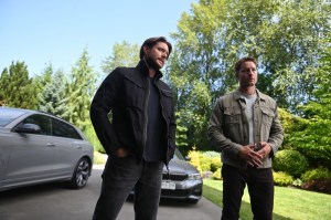 “The Process” – As Colter grapples with the shocking truth surrounding his father’s death, Russell joins forces with his brother to help track down the missing wife and daughter of one of Reenie’s clients. Their reunion finds them mixed up in a chain of events involving a sinister underground operation known as “The Process,” on the third season premiere of TRACKER, Sunday, Oct. 19 (8:00-9:00 PM, ET/PT) on the CBS Television Network, and streaming on Paramount+ (live and on-demand for Paramount+ Premium plan subscribers, or on-demand for Paramount+ Essential subscribers the day after the episode airs)*.  Pictured: Jensen Ackles as Russell Shaw and Justin Hartley as Colter Shaw. Photo: Sergei Bachlakov/CBS ©2025 CBS Broadcasting, Inc. All Rights Reserved.