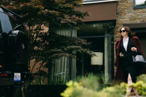 Emma Stone stars as Michelle Fuller in director Yorgos Lanthimos' BUGONIA, a Focus Features release. Credit: Atsushi Nishijima/Focus Features © 2025 All Rights Reserved.