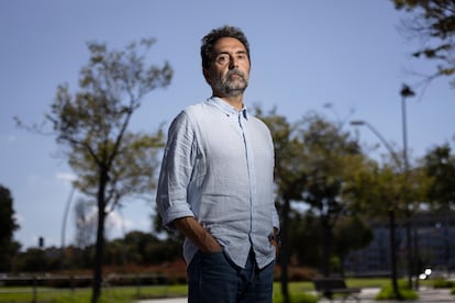 Serie sobre prevención de suicidios. En la imagen Jordi Batalla, fotografiado en el barrio del Bon Pastor de Barcelona