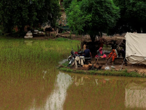 Aid pours in as floods wreck northern Pakistan