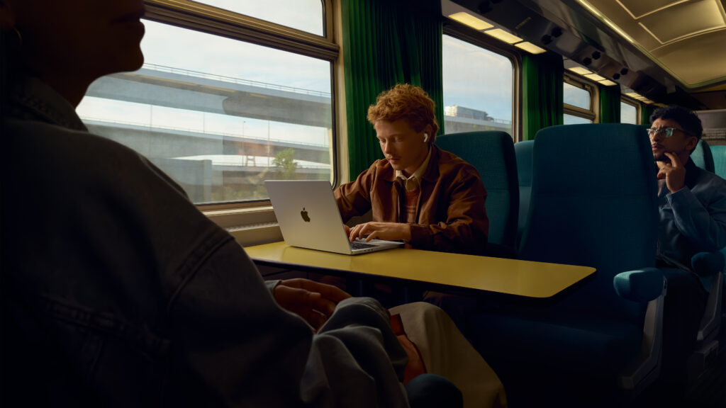 Apple-AirPods-Pro-3