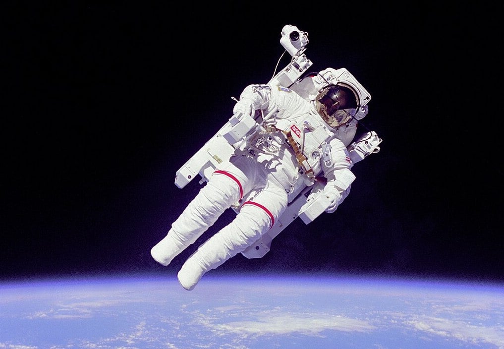 NASA astronaut Bruce McCandless II using a Manned Manoeuvring Unit outside Space Shuttle Challenger on shuttle mission STS-41-B in 1984 (Credit : NASA)