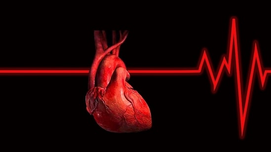 Dr Yermal Jain shared that the typical excruciating chest pain associated with a heart attack does not affect everyone. Women, the elderly, and people with diabetes may experience nebulous symptoms such as weariness, moderate pain, nausea, or dyspnea.