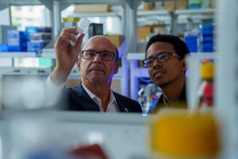 Daniel Martínez Pérez and Dr. Tomás R. Guilarte Examining Sample