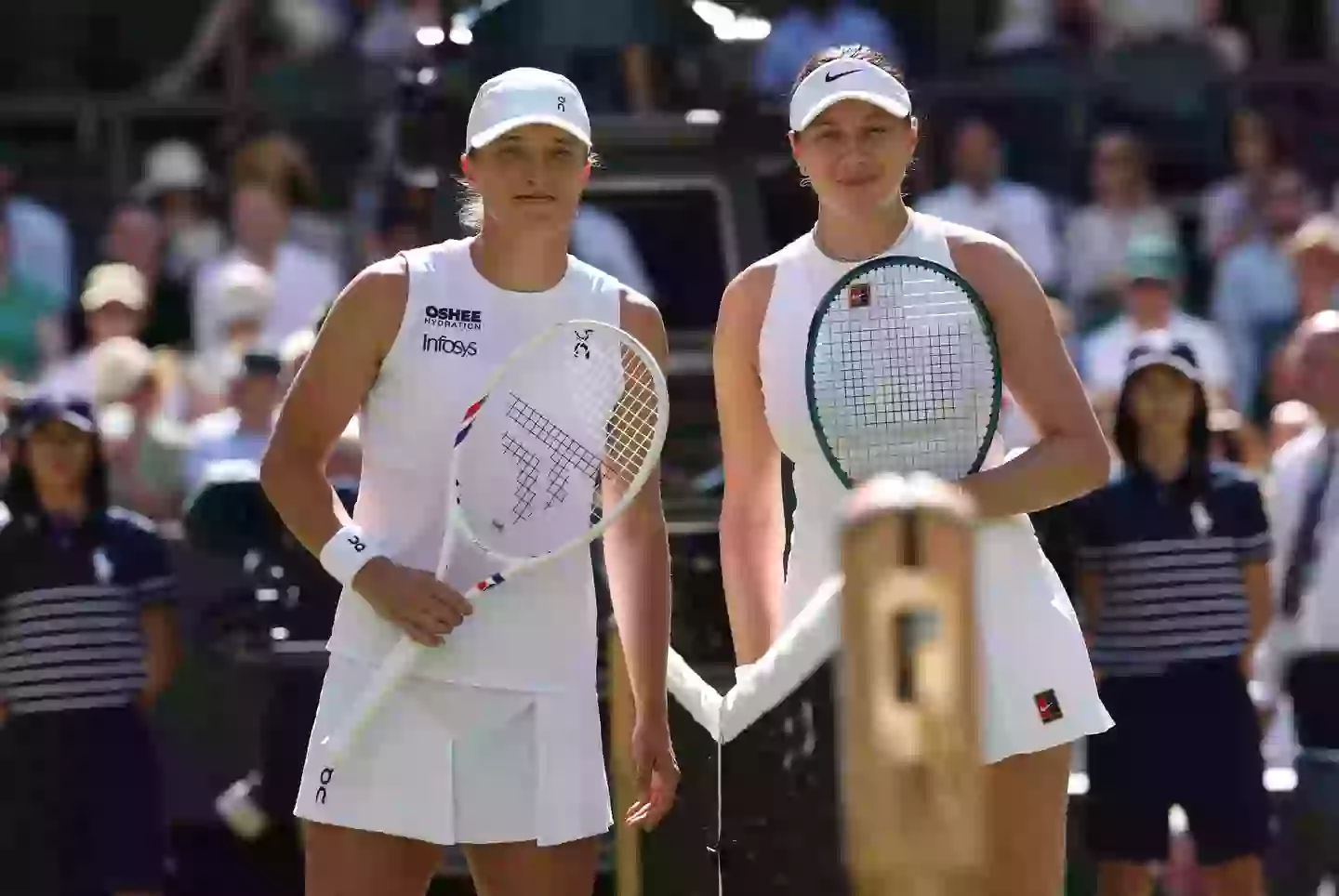 Iga Swiatek and Amanda Anisimova. Image: Clive Brunskill / Staff via Getty