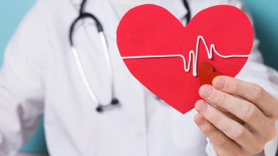 Oral inflammation can exacerbate systemic inflammation, potentially straining heart health.(Freepik)