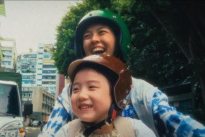 Left-Handed Girl. (L-R) Nina Ye as I-Jing and Shih-Yuan Ma as I-Ann in Left-Handed Girl. Cr. LEFT-HANDED GIRL FILM PRODUCTION CO, LTD © 2025.