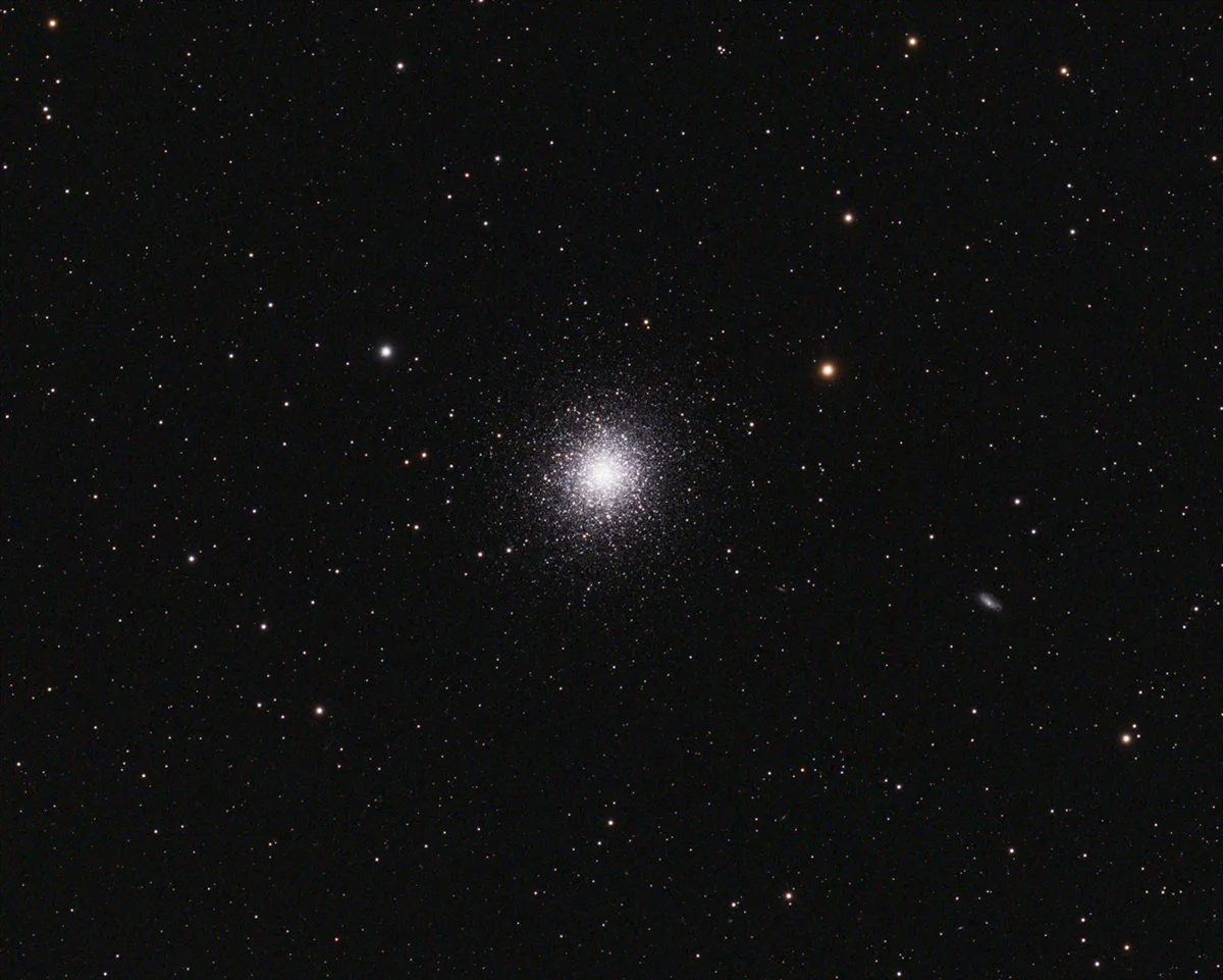 Globular cluster M13 had round, tight stars from corner to corner, 120x 30”. Image taken with a ZWO ASI2600MC Air on board. Credit: Ivana Peranic