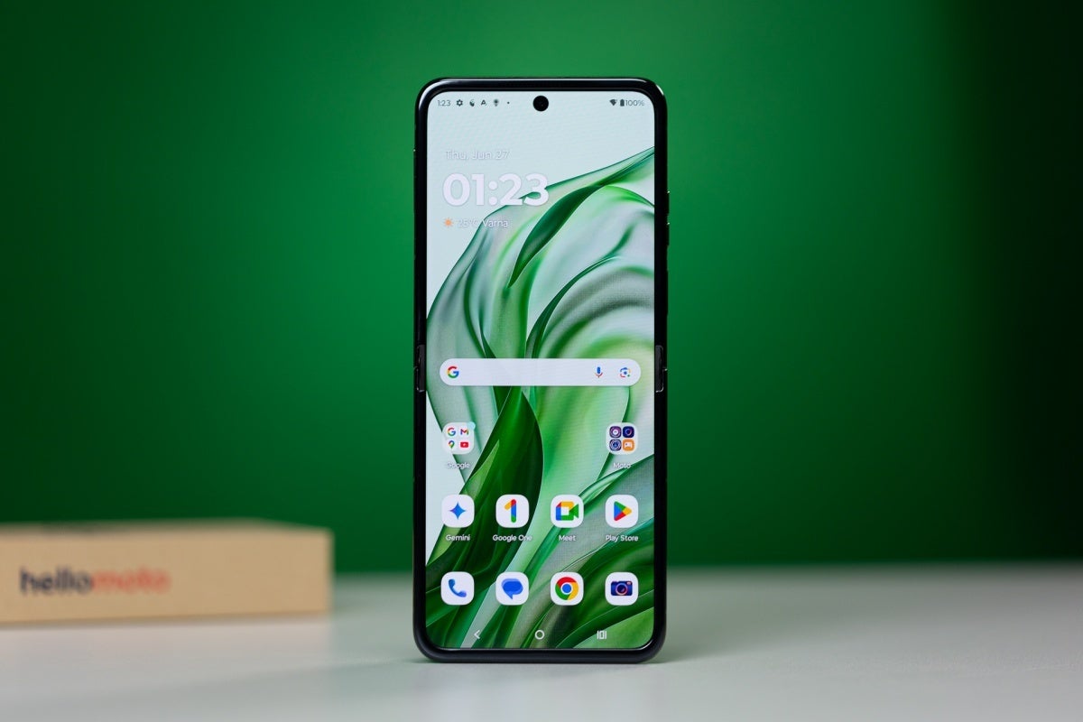 That's a lot of (primary) screen real estate for an ultra-affordable flip phone. | Image Credit -- PhoneArena - Sensational new deal drops the Motorola Razr+ (2024) foldable to a truly unbeatable price