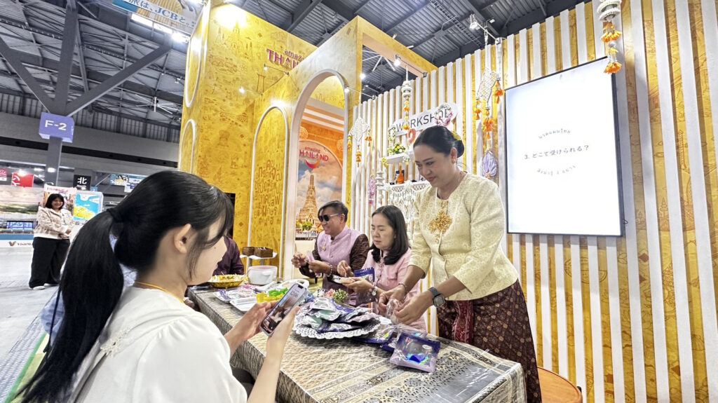 Thai artisans guiding garland and craft workshop at Thailand Pavilion, Tourism Expo Japan 2025