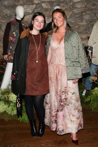 Julia Thistle, Caroline Thomas