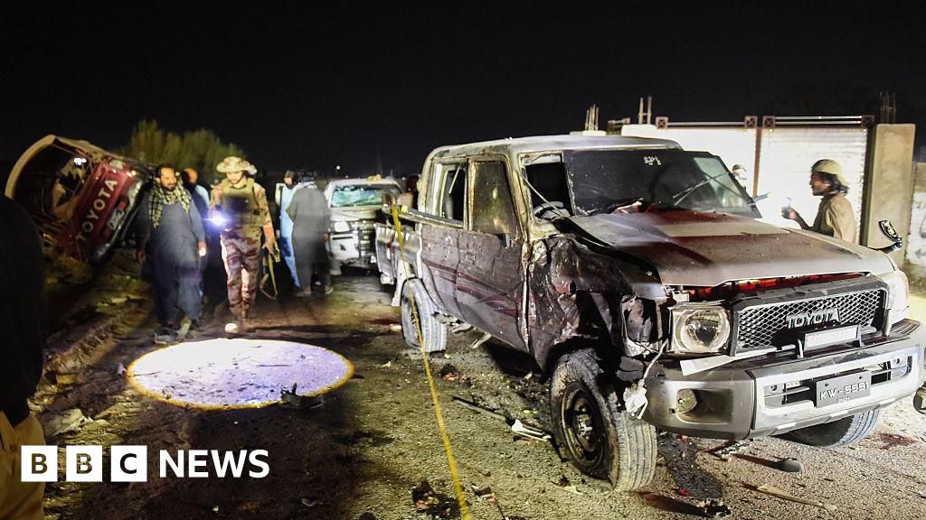 Bomb blast kills 15 near political rally in Quetta